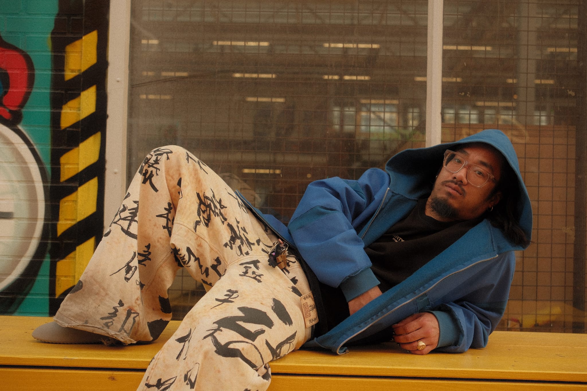 DUKEZ kanji streetwear reclining op yellow bench