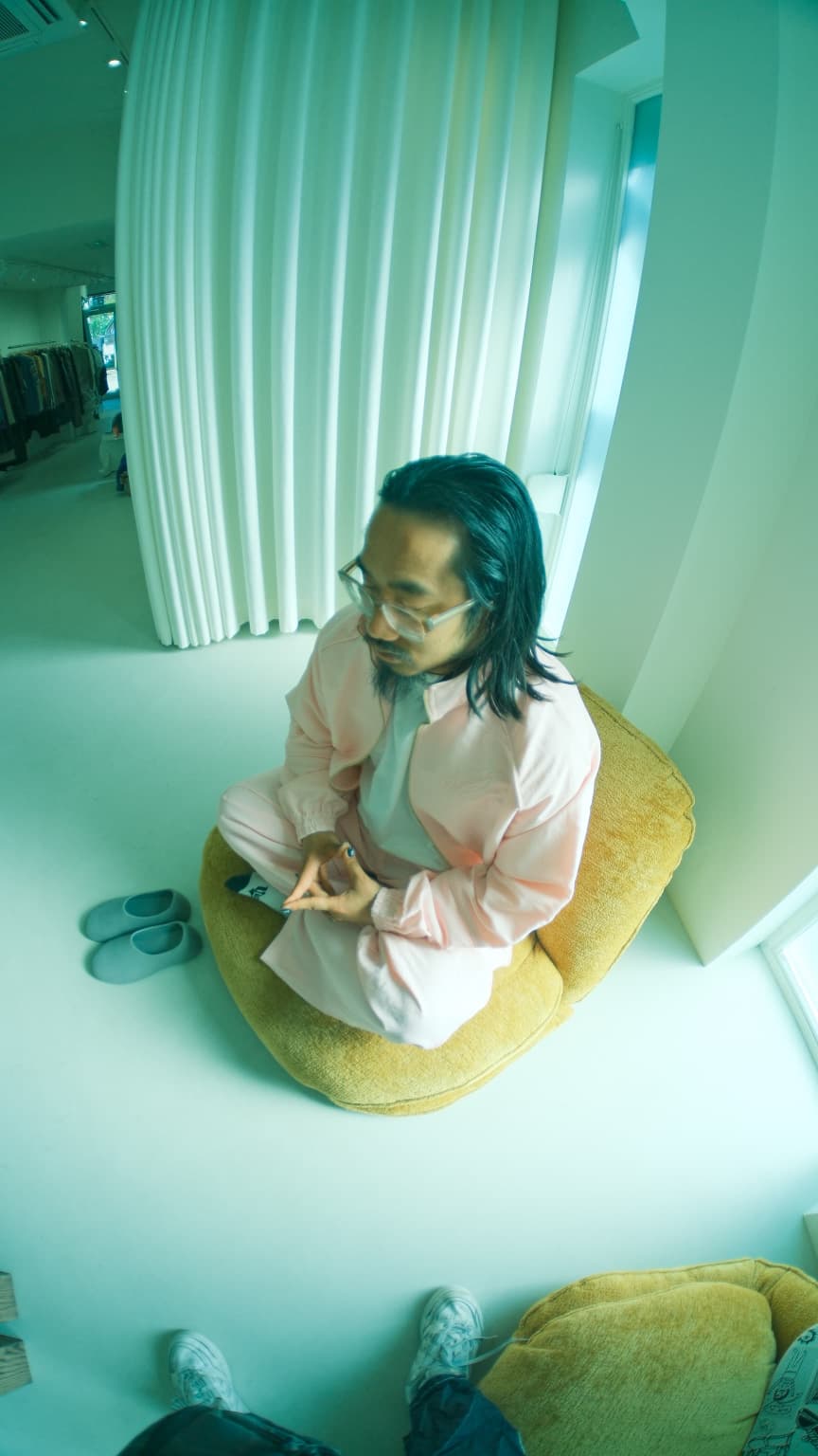 DUKEZ showroom meditation pink editorial